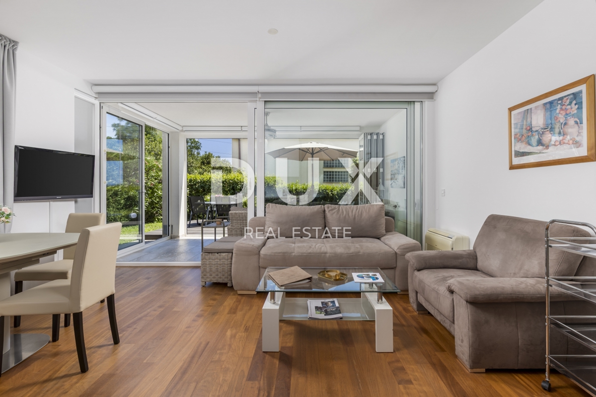 OPATIJA, IČIĆI - appartamento 79m2 con giardino in un edificio nuovo con piscina sul tetto, vista mare, parcheggio