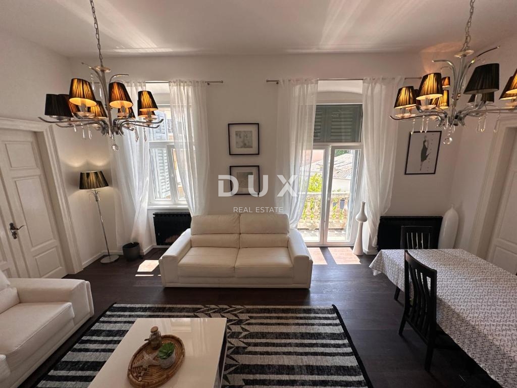 ISTRIA, POLA - Lussuoso appartamento con 5 camere da letto e 2 bagni - ZONA PEDONALE!!