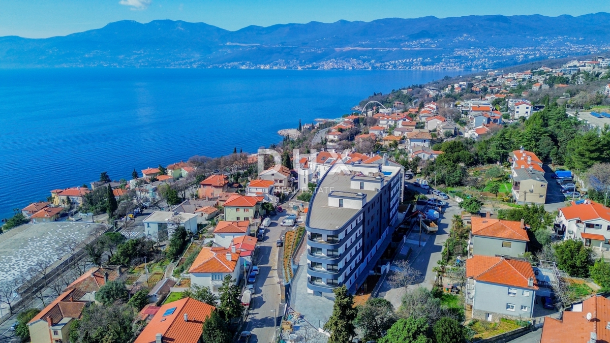 RIJEKA, KANTRIDA - Appartamento di 107 m2 in un lussuoso edificio di nuova costruzione a soli 250 metri dal mare con garage e vista panoramica sul mare