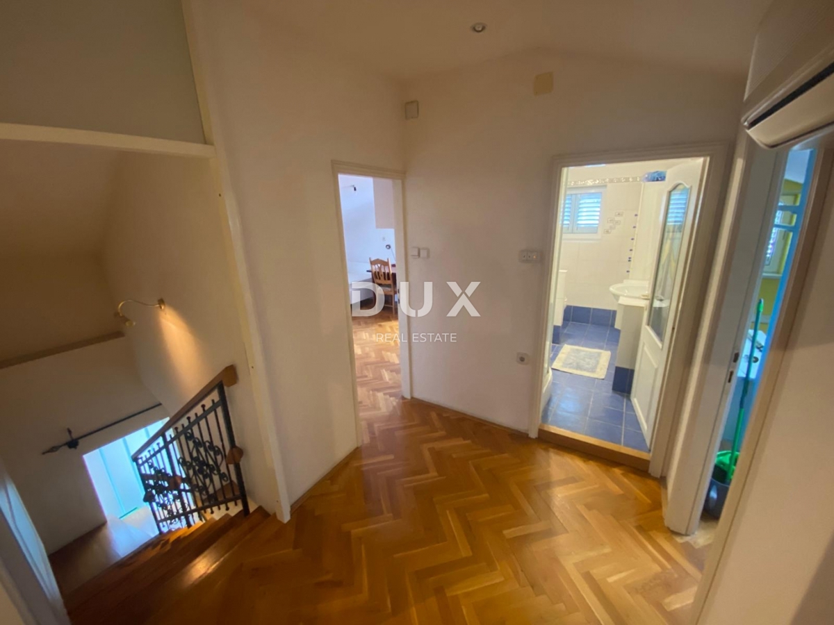 RIJEKA, TRSAT - appartamento 132 m2, 4 camere da letto + soggiorno con vista panoramica sul mare + appartamento aggiuntivo 31 m2! OCCASIONE!