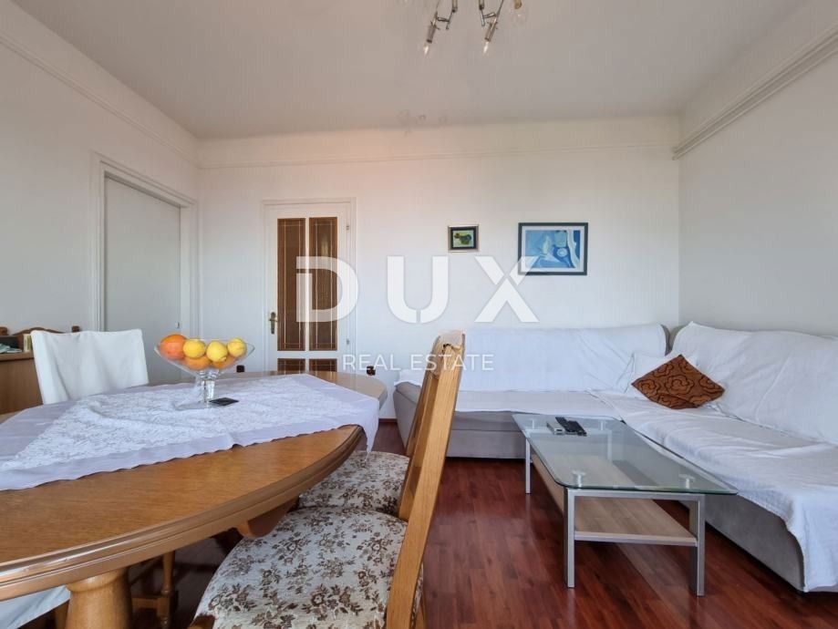 RIJEKA, TRSAT - appartamento 132 m2, 4 camere da letto + soggiorno con vista panoramica sul mare + appartamento aggiuntivo 31 m2! OCCASIONE!