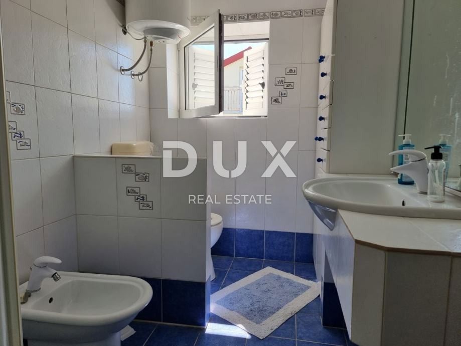 RIJEKA, TRSAT - appartamento 132 m2, 4 camere da letto + soggiorno con vista panoramica sul mare + appartamento aggiuntivo 31 m2! OCCASIONE!