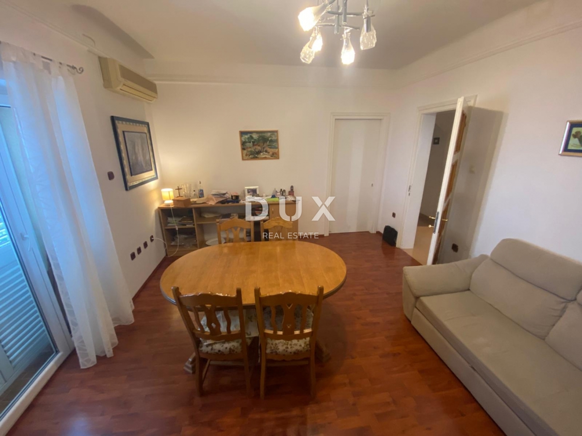 RIJEKA, TRSAT - appartamento 132 m2, 4 camere da letto + soggiorno con vista panoramica sul mare + appartamento aggiuntivo 31 m2! OCCASIONE!