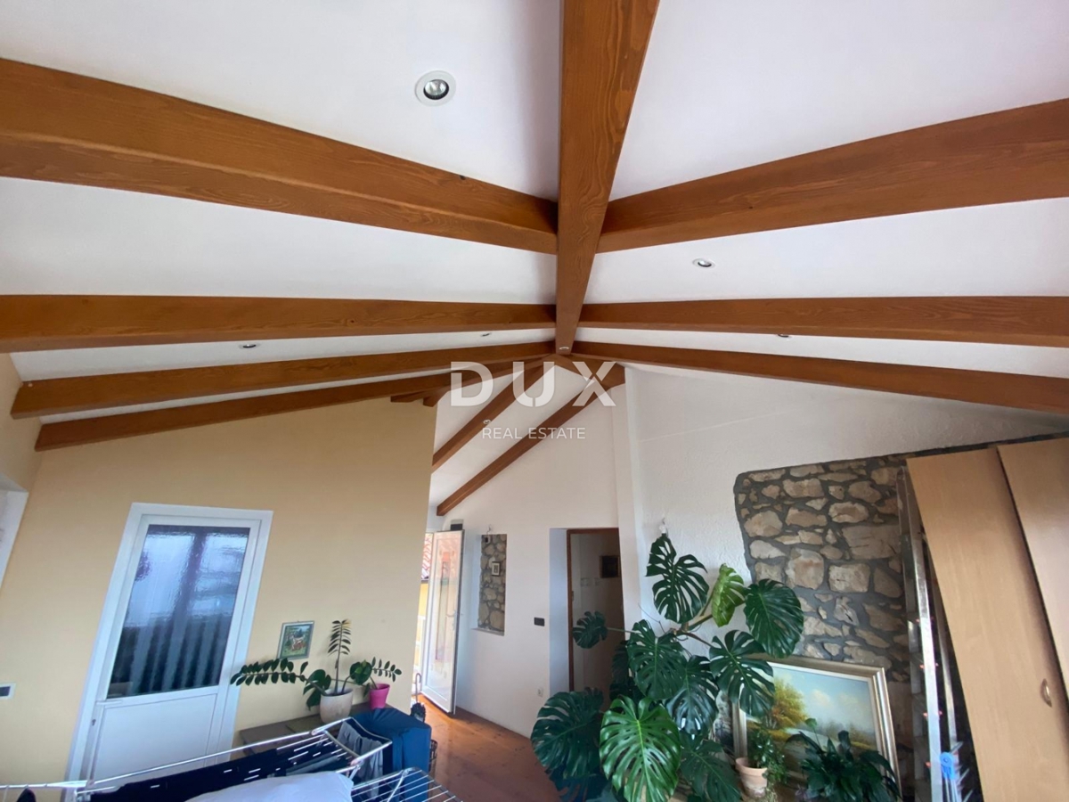 RIJEKA, TRSAT - appartamento 132 m2, 4 camere da letto + soggiorno con vista panoramica sul mare + appartamento aggiuntivo 31 m2! OCCASIONE!