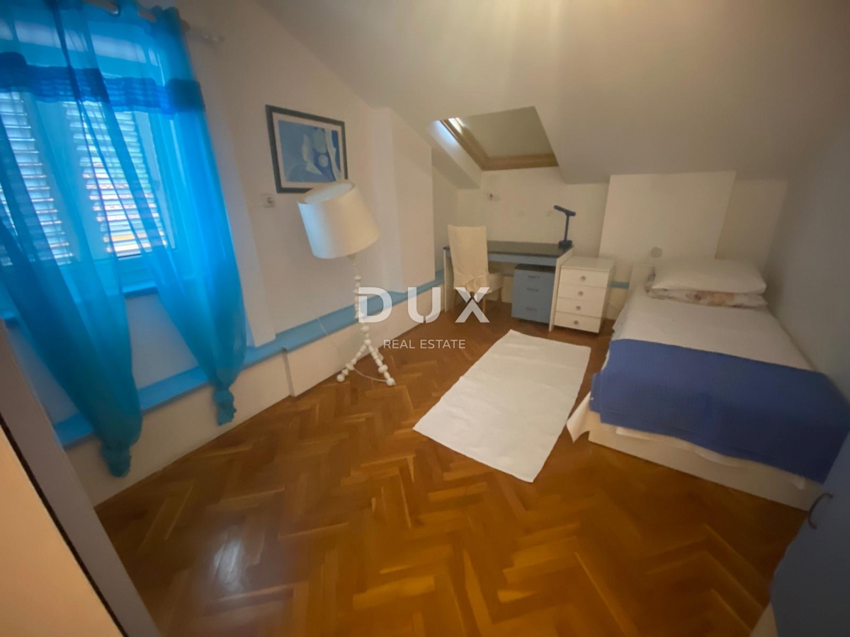 RIJEKA, TRSAT - appartamento 132 m2, 4 camere da letto + soggiorno con vista panoramica sul mare + appartamento aggiuntivo 31 m2! OCCASIONE!