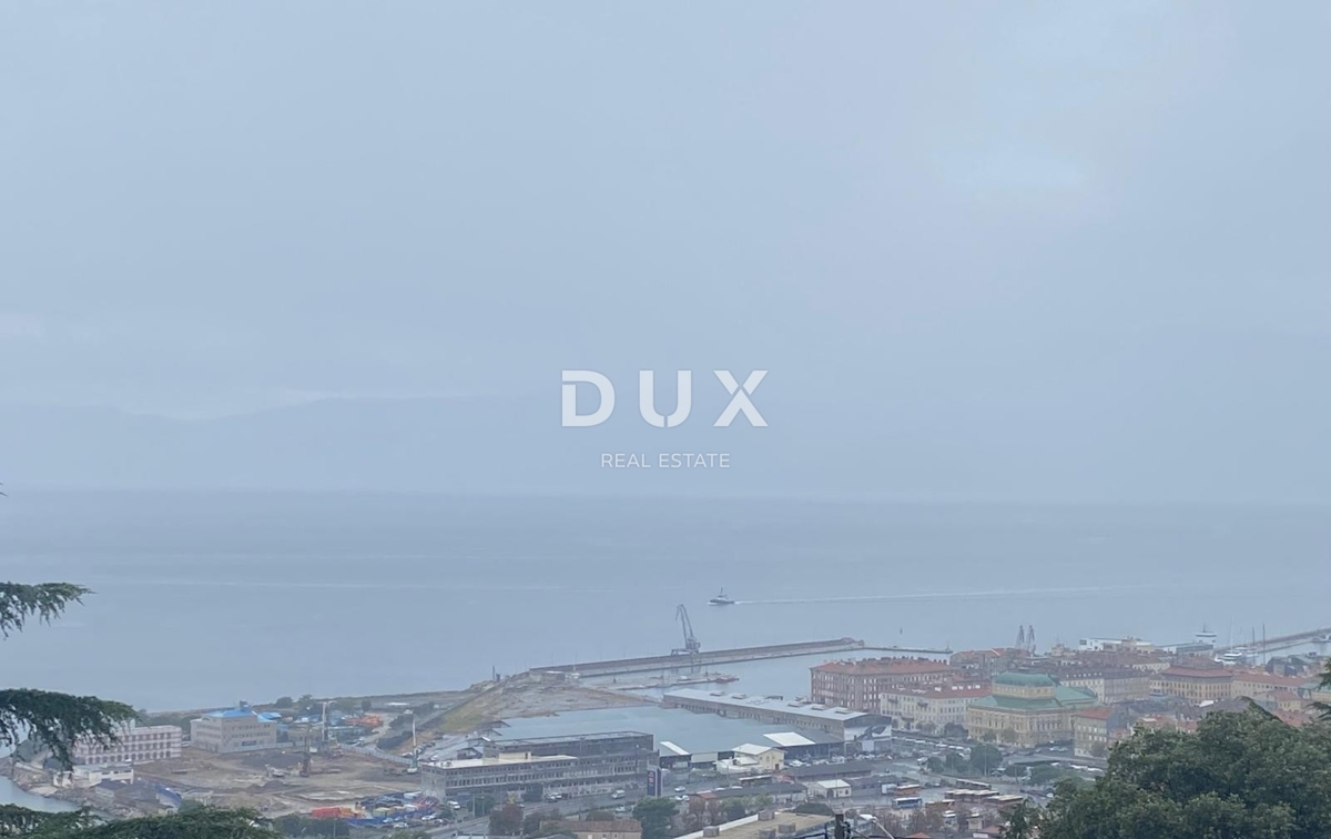 RIJEKA, TRSAT - appartamento 132 m2, 4 camere da letto + soggiorno con vista panoramica sul mare + appartamento aggiuntivo 31 m2! OCCASIONE!