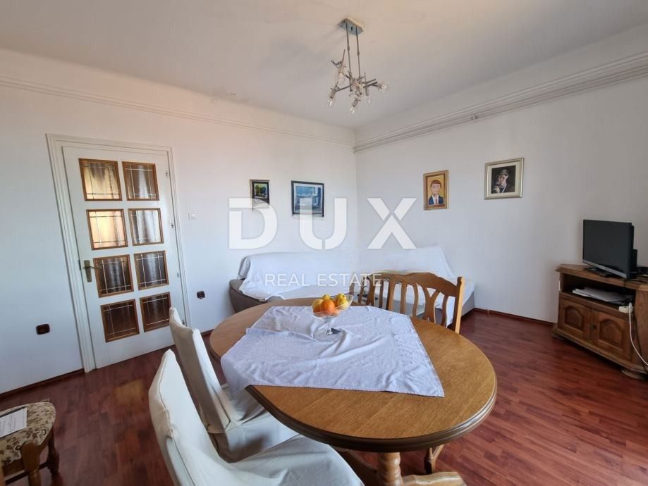 RIJEKA, TRSAT - appartamento 132 m2, 4 camere da letto + soggiorno con vista panoramica sul mare + appartamento aggiuntivo 31 m2! OCCASIONE!