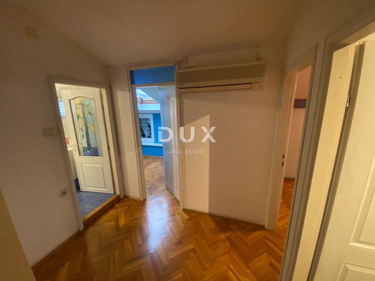 RIJEKA, TRSAT - appartamento 132 m2, 4 camere da letto + soggiorno con vista panoramica sul mare + appartamento aggiuntivo 31 m2! OCCASIONE!