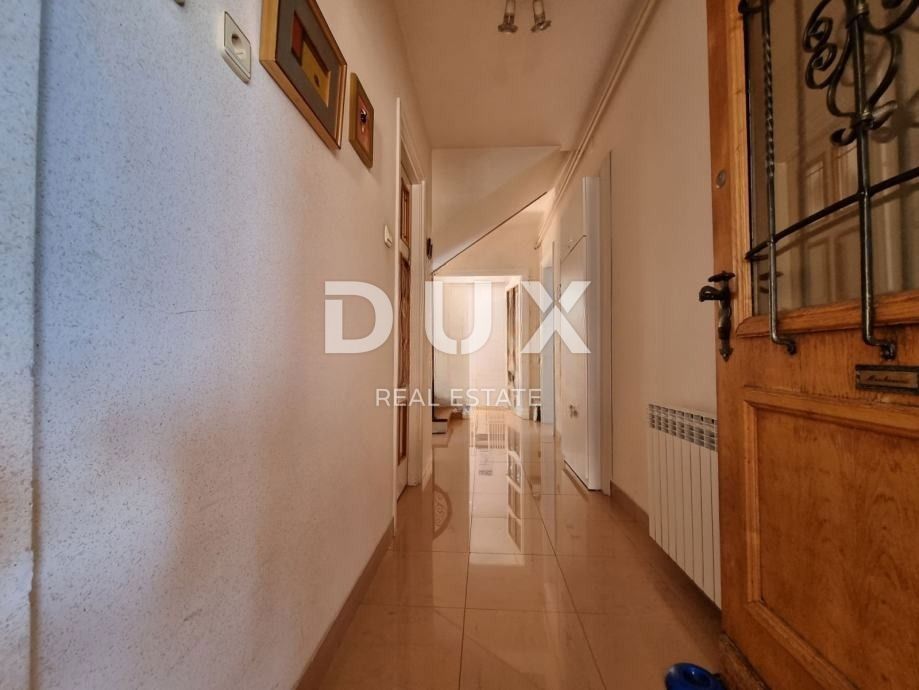 RIJEKA, TRSAT - appartamento 132 m2, 4 camere da letto + soggiorno con vista panoramica sul mare + appartamento aggiuntivo 31 m2! OCCASIONE!