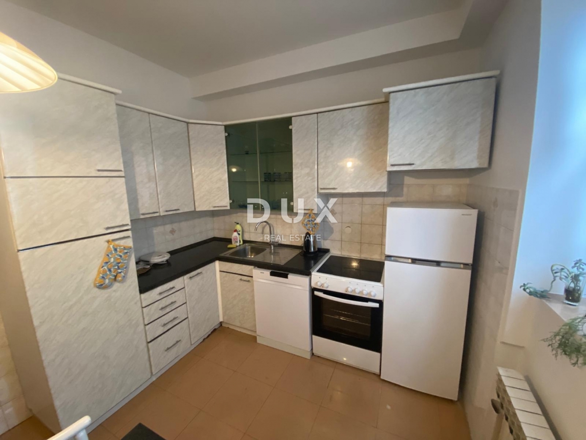 RIJEKA, TRSAT - appartamento 132 m2, 4 camere da letto + soggiorno con vista panoramica sul mare + appartamento aggiuntivo 31 m2! OCCASIONE!