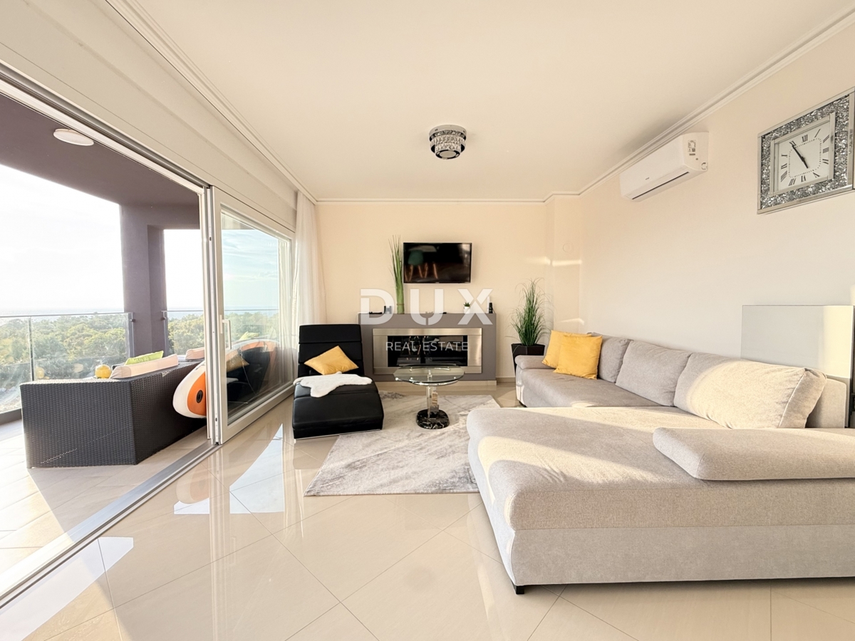 NOVI VINODOLSKI, DINTORNI - appartamento moderno in seconda fila al mare con piscina, parcheggio e giardino in comune