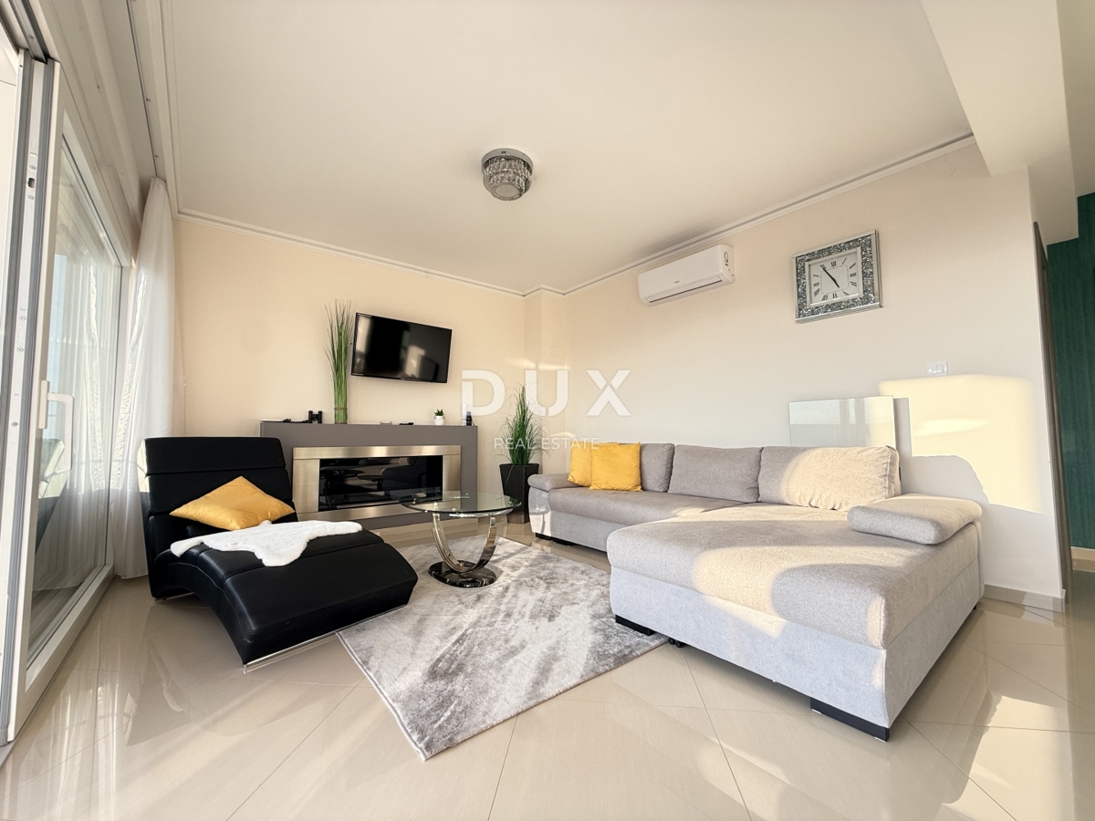 NOVI VINODOLSKI, DINTORNI - appartamento moderno in seconda fila al mare con piscina, parcheggio e giardino in comune