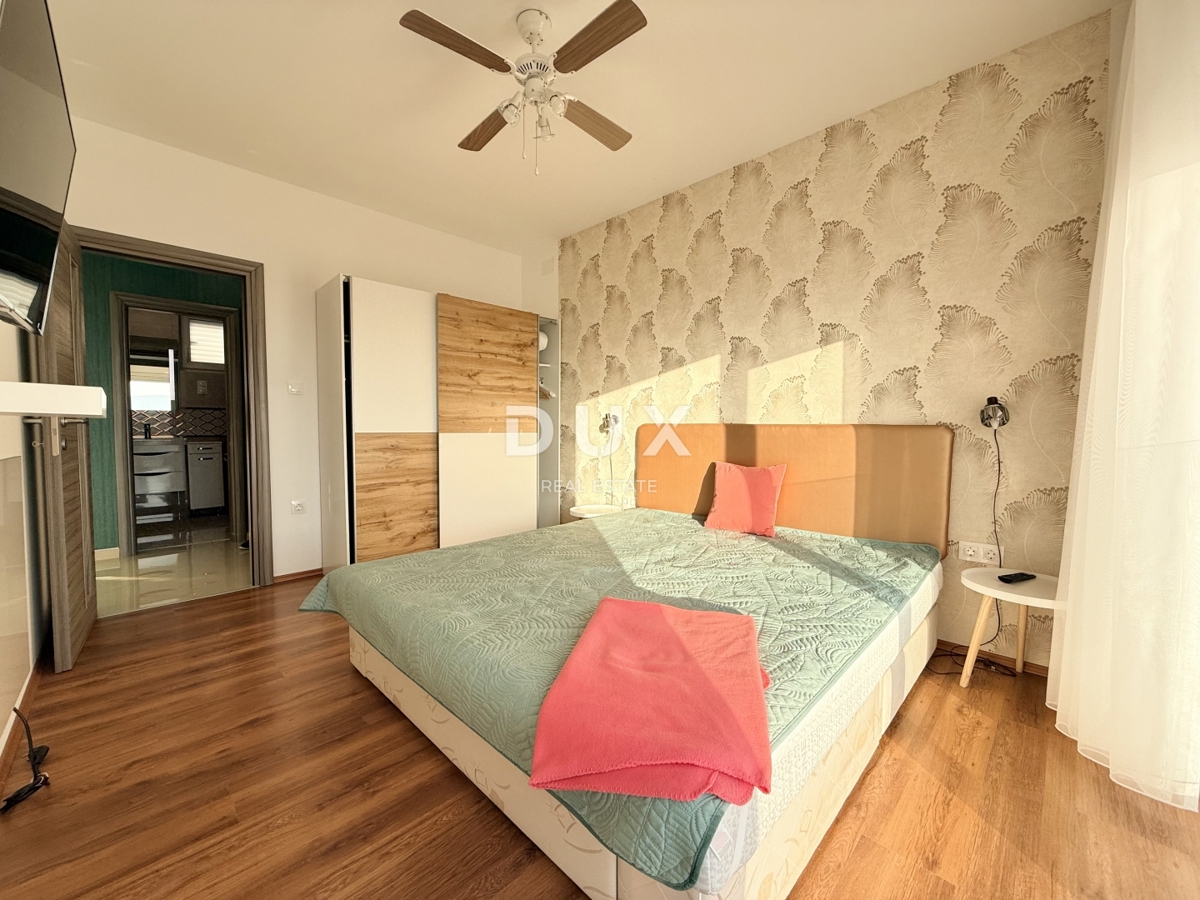 NOVI VINODOLSKI, DINTORNI - appartamento moderno in seconda fila al mare con piscina, parcheggio e giardino in comune