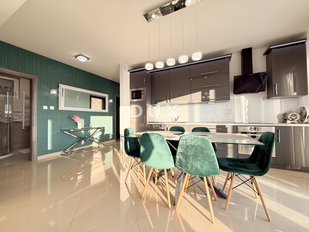 NOVI VINODOLSKI, DINTORNI - appartamento moderno in seconda fila al mare con piscina, parcheggio e giardino in comune