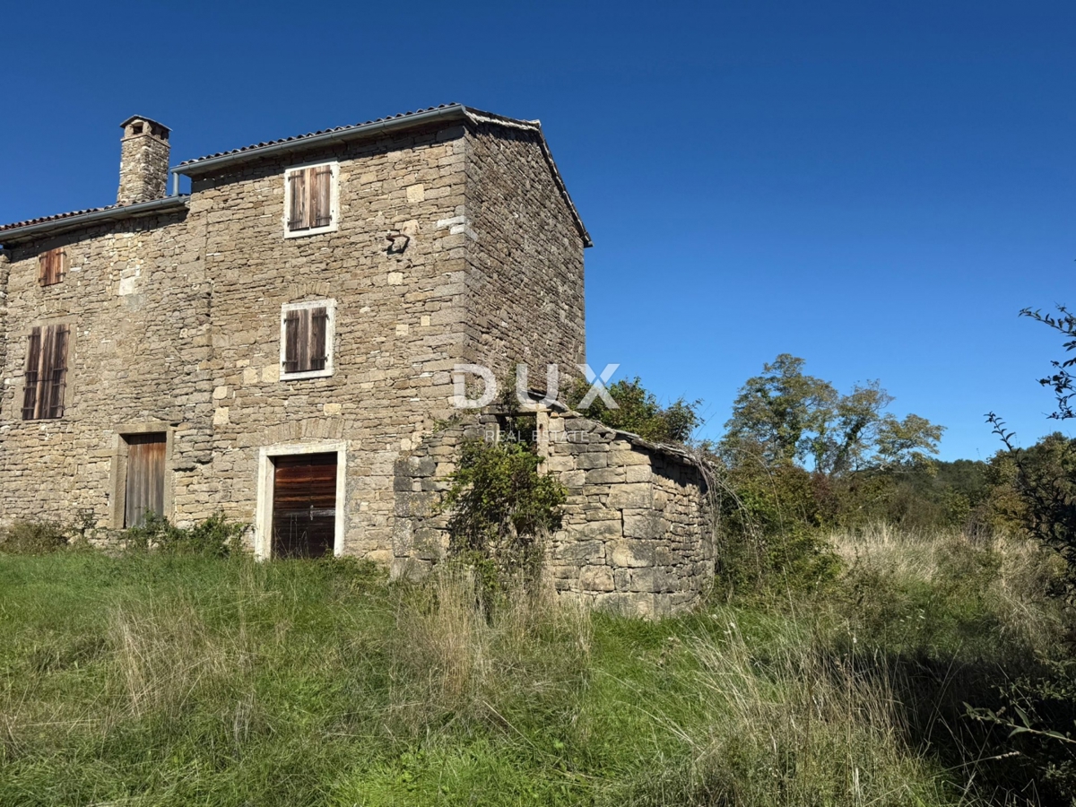 ISTRIA, GROŽNJAN - Casa indipendente in pietra con vista mare