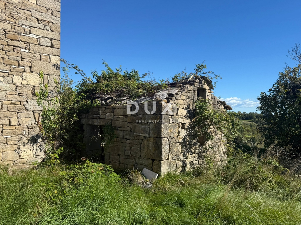 ISTRIA, GROŽNJAN - Casa indipendente in pietra con vista mare