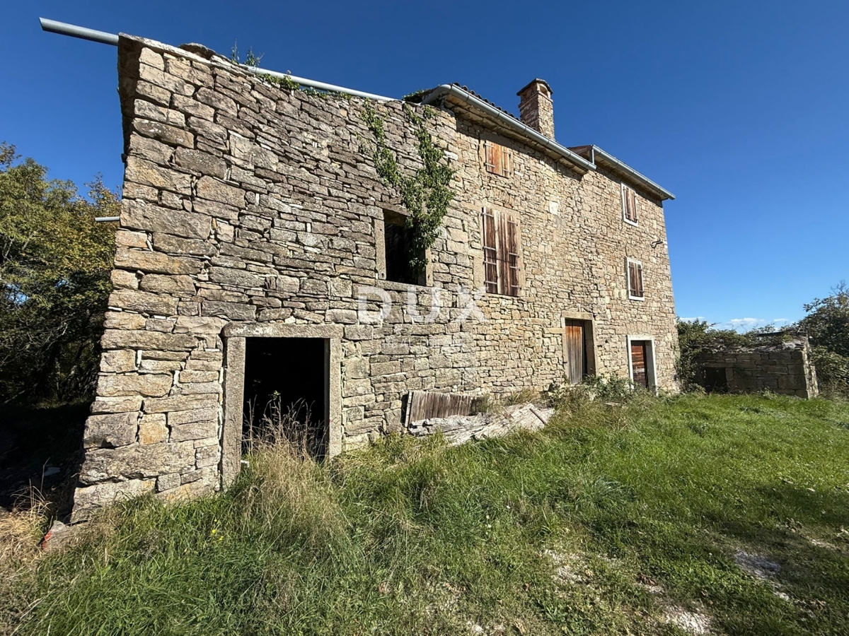 ISTRIA, GROŽNJAN - Casa indipendente in pietra con vista mare