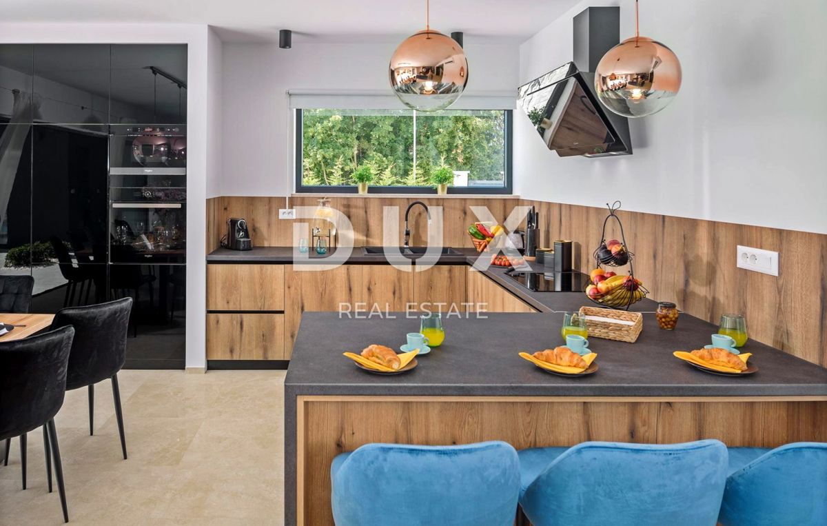 ISTRIA, ROVIGNO - Villa di architettura moderna