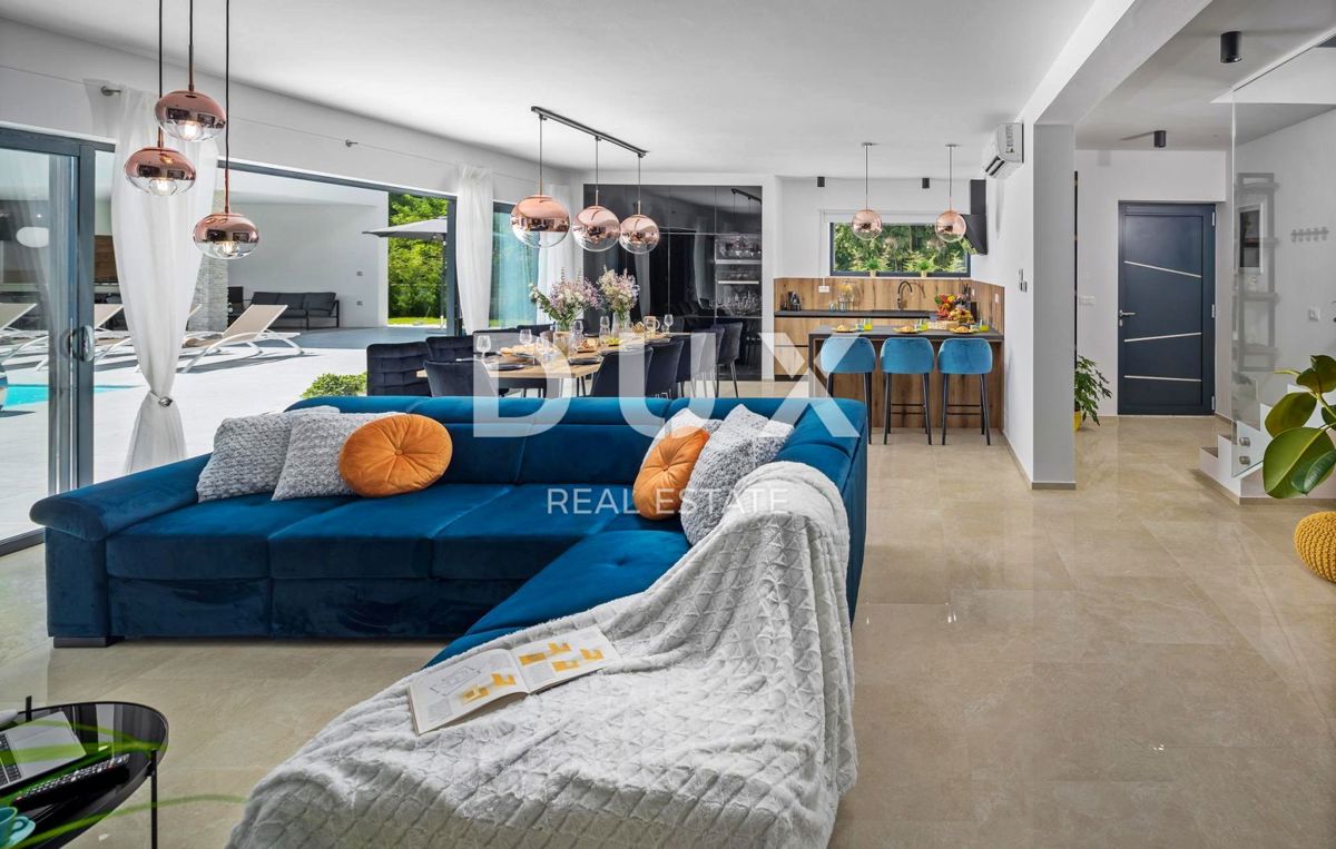 ISTRIA, ROVIGNO - Villa di architettura moderna