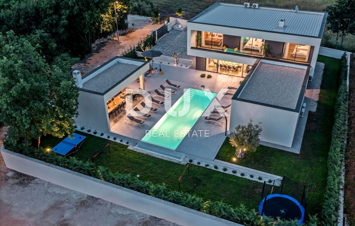 ISTRIA, ROVIGNO - Villa di architettura moderna