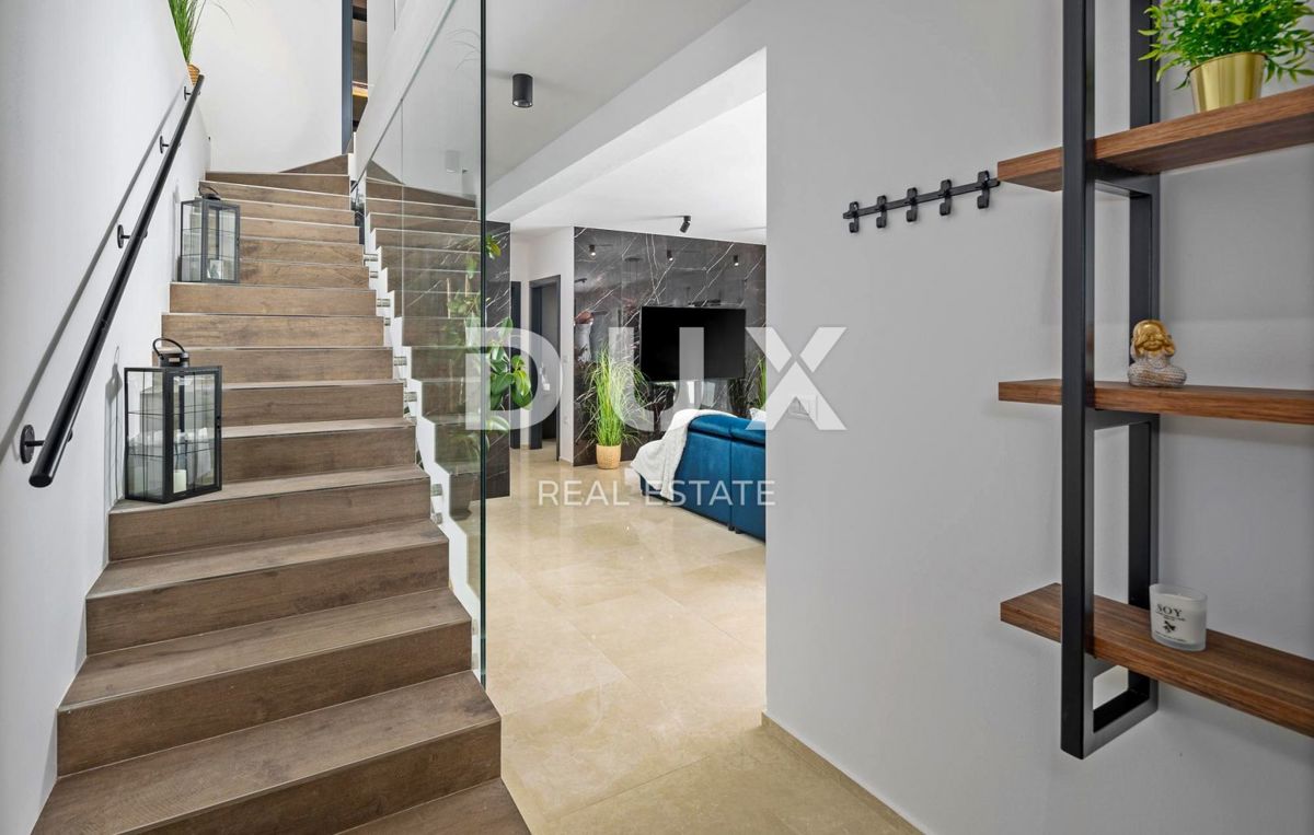 ISTRIA, ROVIGNO - Villa di architettura moderna