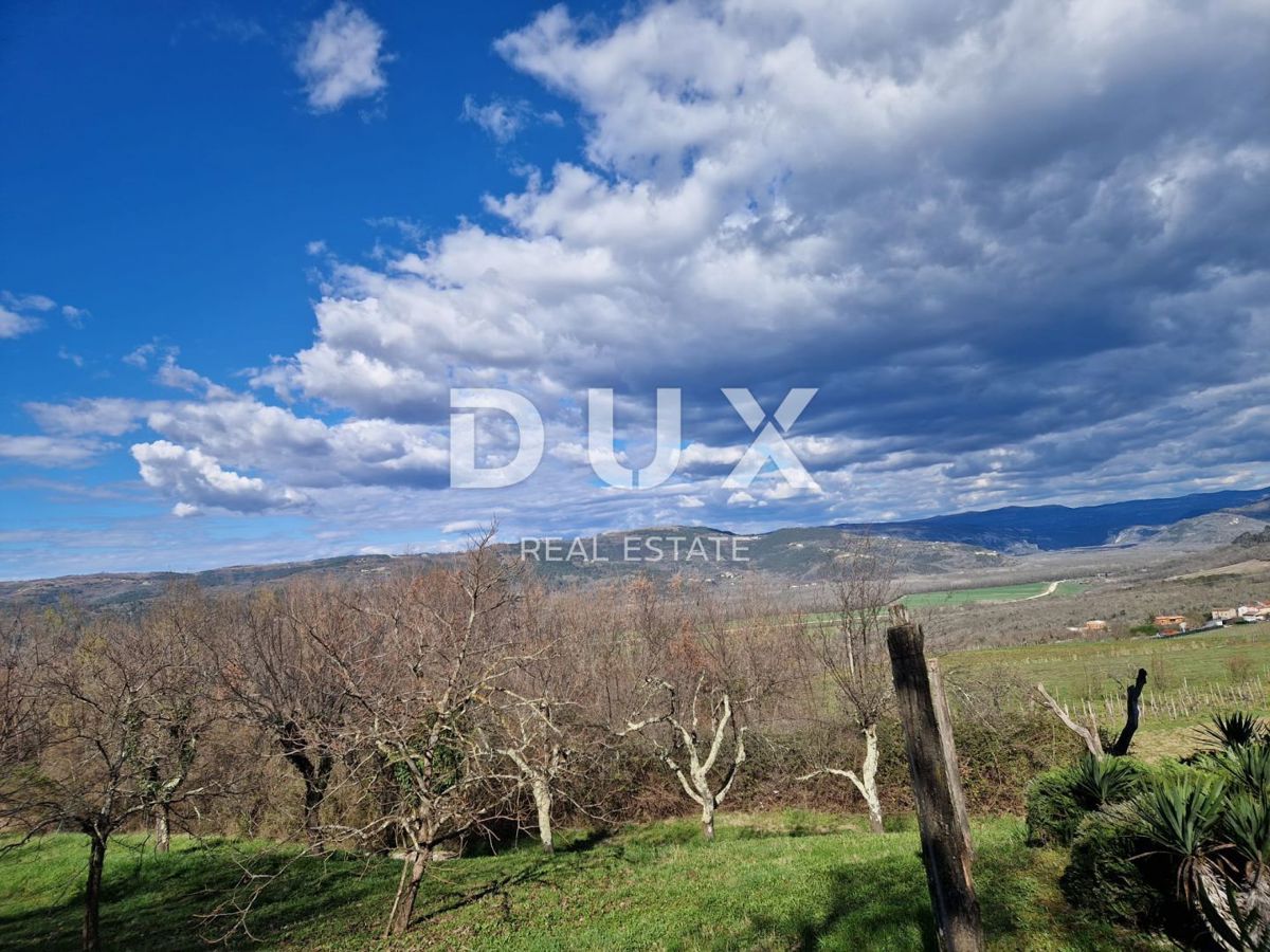 ISTRIA, MOTOVUN - Terreno con vista impressionante