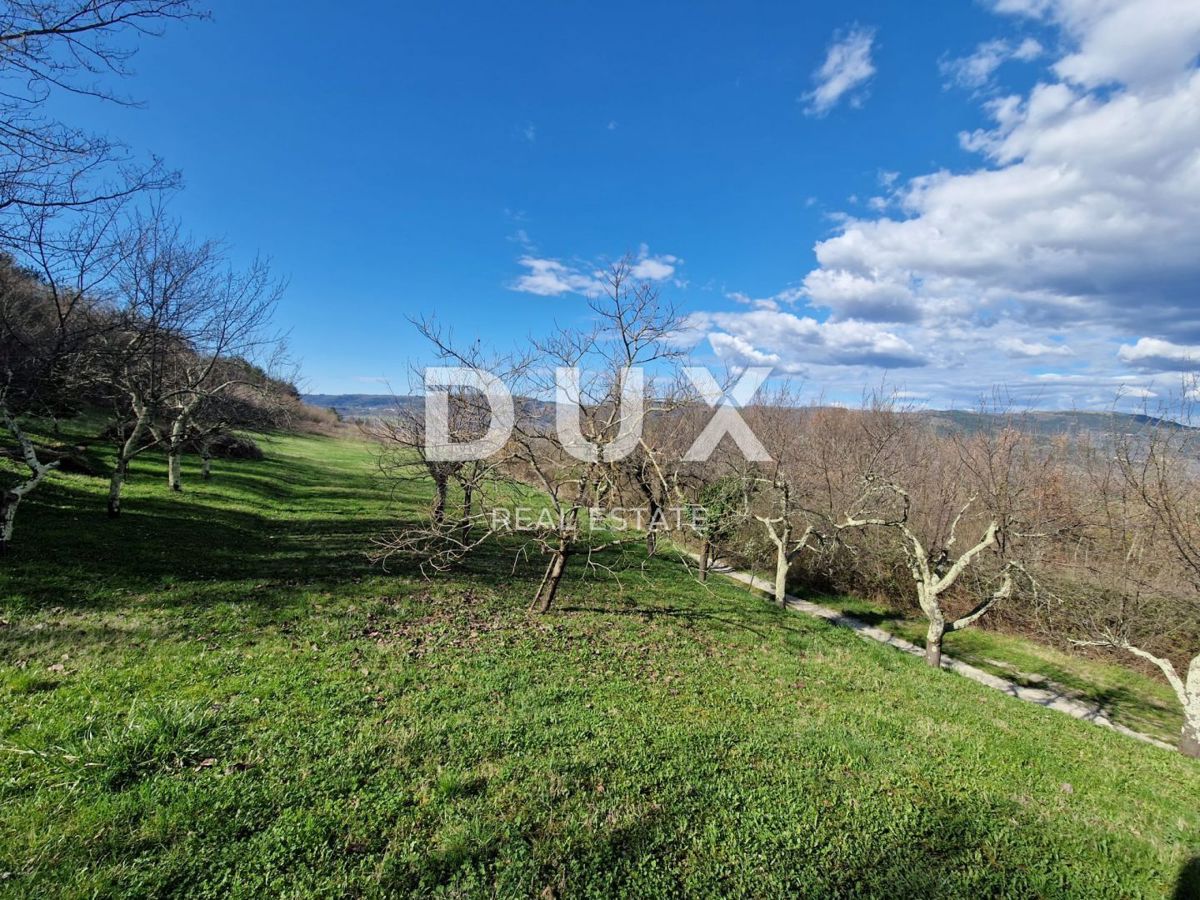 ISTRIA, MOTOVUN - Terreno con vista impressionante