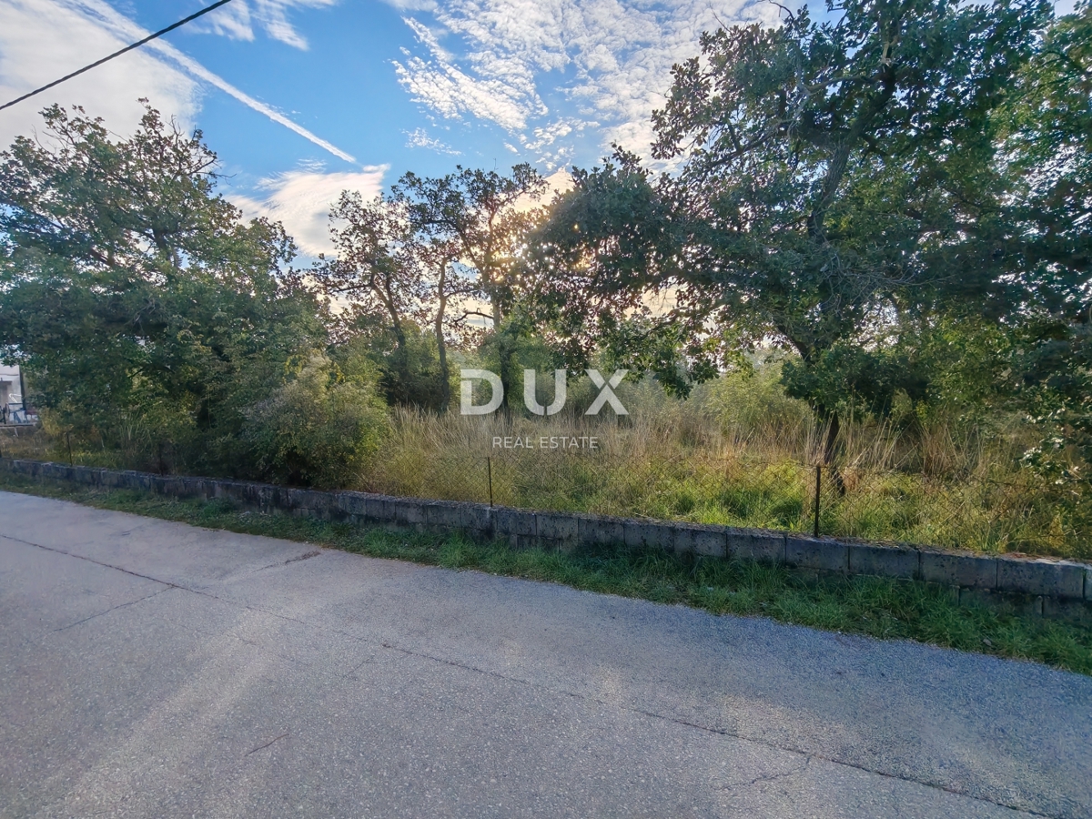 ZADAR, GLAVICA - Terreno edificabile in zona tranquilla vicino al mare!