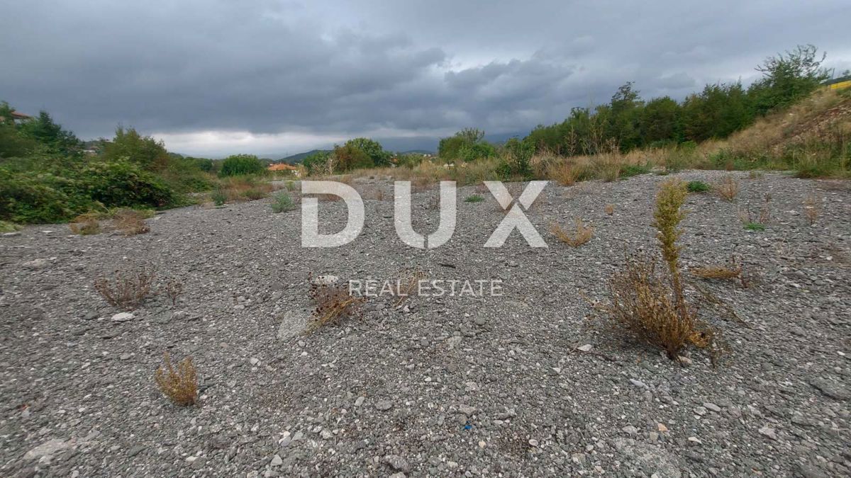 RIJEKA, ČAVLE - terreno edificabile di 3548 m2 in ottima posizione, opportunità per un buon investimento!