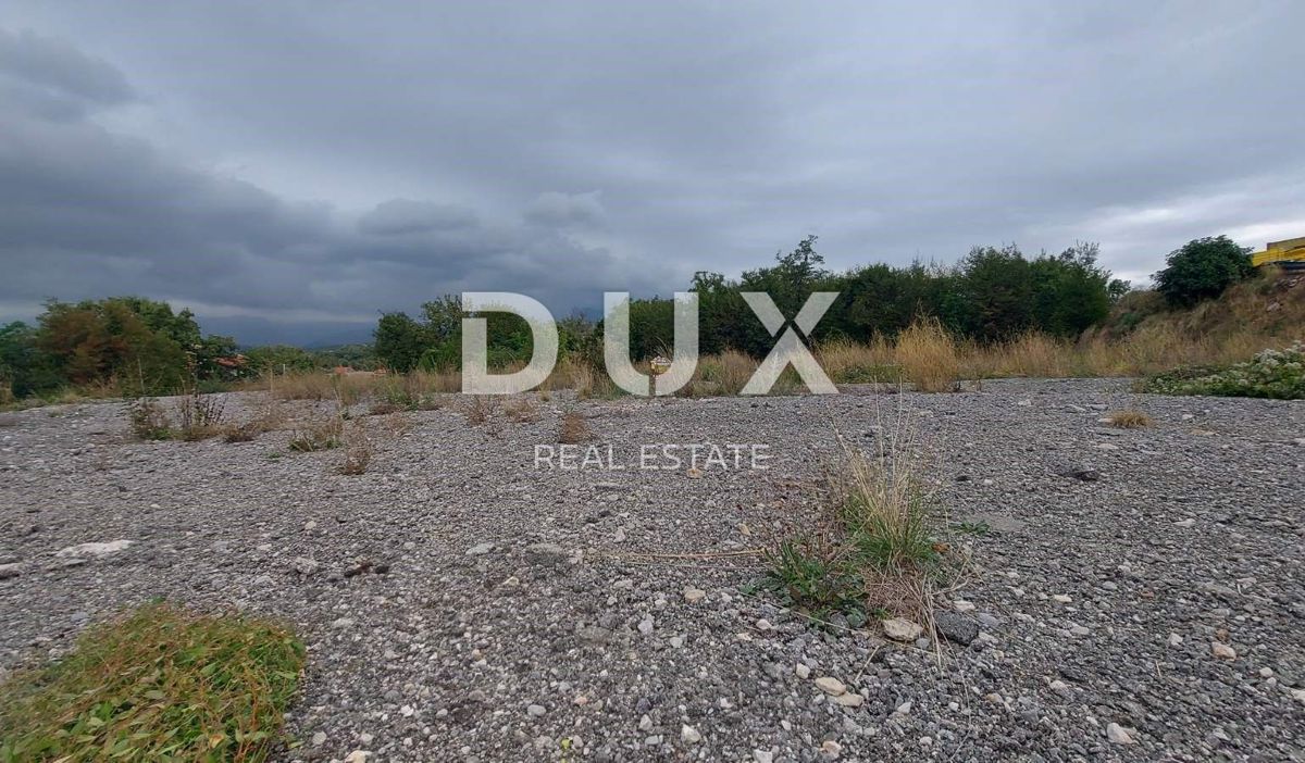 RIJEKA, ČAVLE - terreno edificabile di 3548 m2 in ottima posizione, opportunità per un buon investimento!