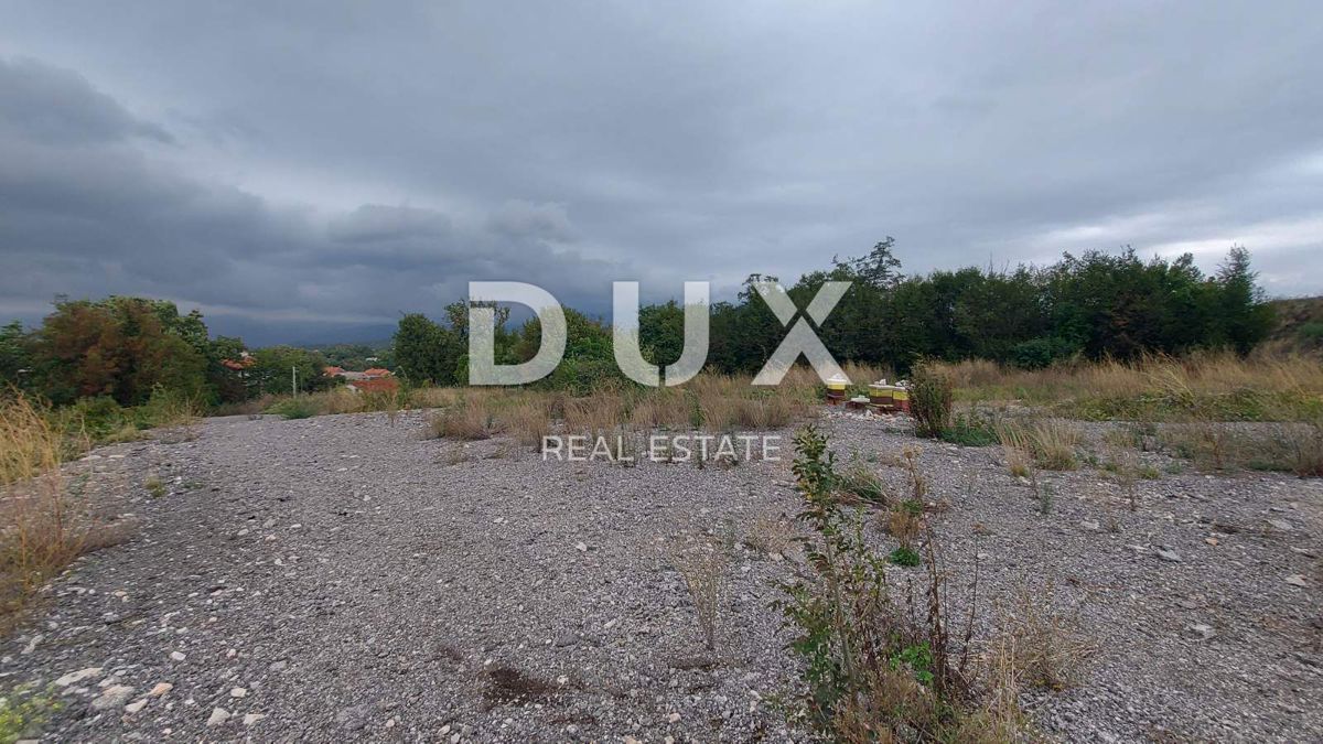 RIJEKA, ČAVLE - terreno edificabile di 3548 m2 in ottima posizione, opportunità per un buon investimento!