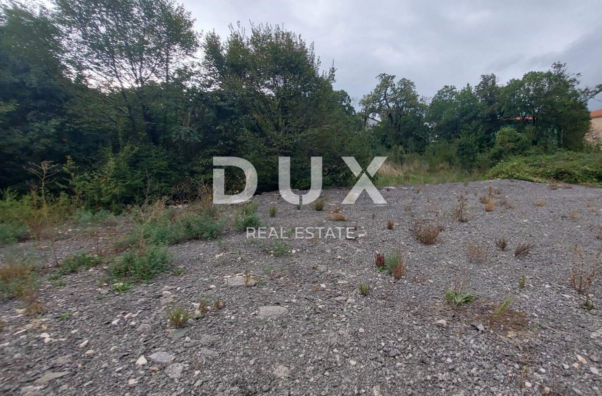 RIJEKA, ČAVLE - terreno edificabile di 3548 m2 in ottima posizione, opportunità per un buon investimento!