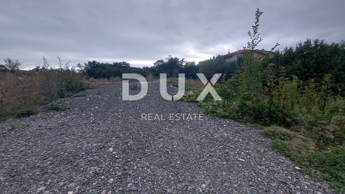 RIJEKA, ČAVLE - terreno edificabile di 3548 m2 in ottima posizione, opportunità per un buon investimento!
