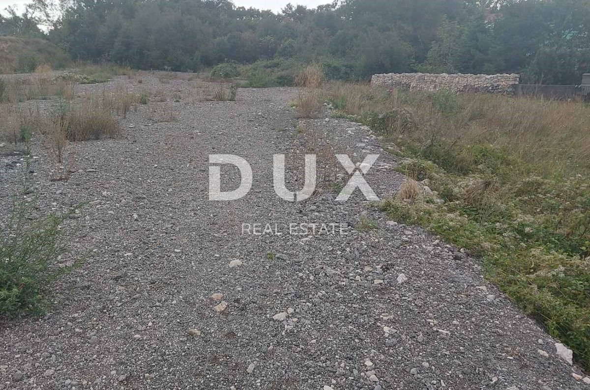 RIJEKA, ČAVLE - terreno edificabile di 3548 m2 in ottima posizione, opportunità per un buon investimento!