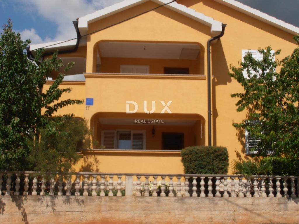 ZADAR, KARIN - OCCASIONE! Casa indipendente, a 100 m dalla spiaggia!