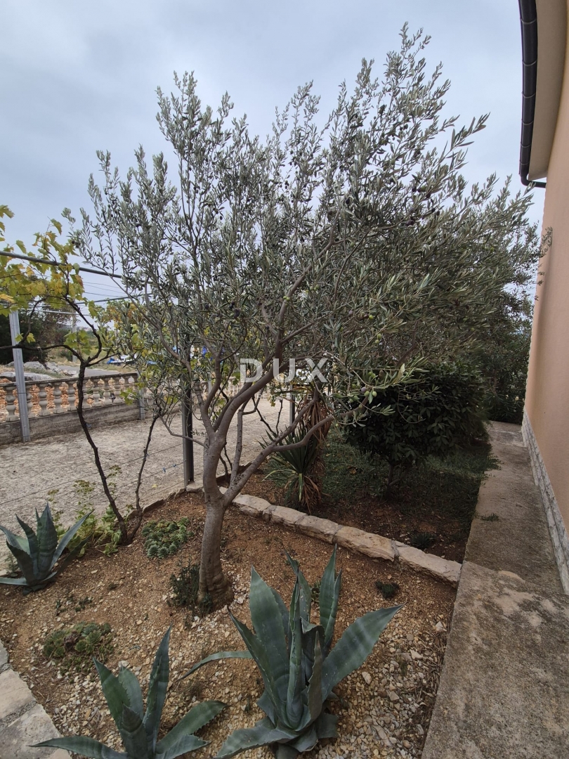 ZADAR, KARIN - OCCASIONE! Casa indipendente, a 100 m dalla spiaggia!