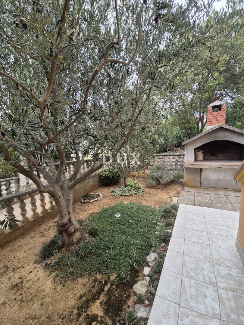 ZADAR, KARIN - OCCASIONE! Casa indipendente, a 100 m dalla spiaggia!