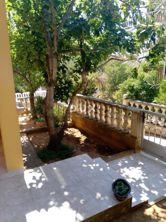 ZADAR, KARIN - OCCASIONE! Casa indipendente, a 100 m dalla spiaggia!