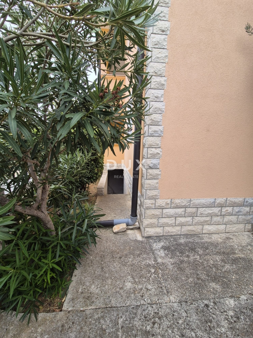 ZADAR, KARIN - OCCASIONE! Casa indipendente, a 100 m dalla spiaggia!