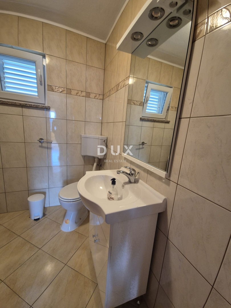 ZADAR, KARIN - OCCASIONE! Casa indipendente, a 100 m dalla spiaggia!