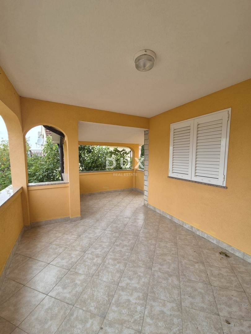 ZADAR, KARIN - OCCASIONE! Casa indipendente, a 100 m dalla spiaggia!