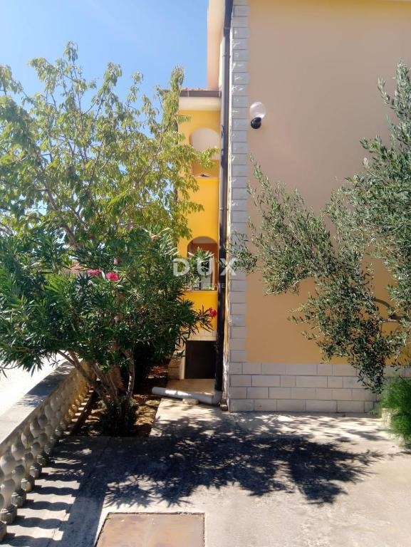 ZADAR, KARIN - OCCASIONE! Casa indipendente, a 100 m dalla spiaggia!