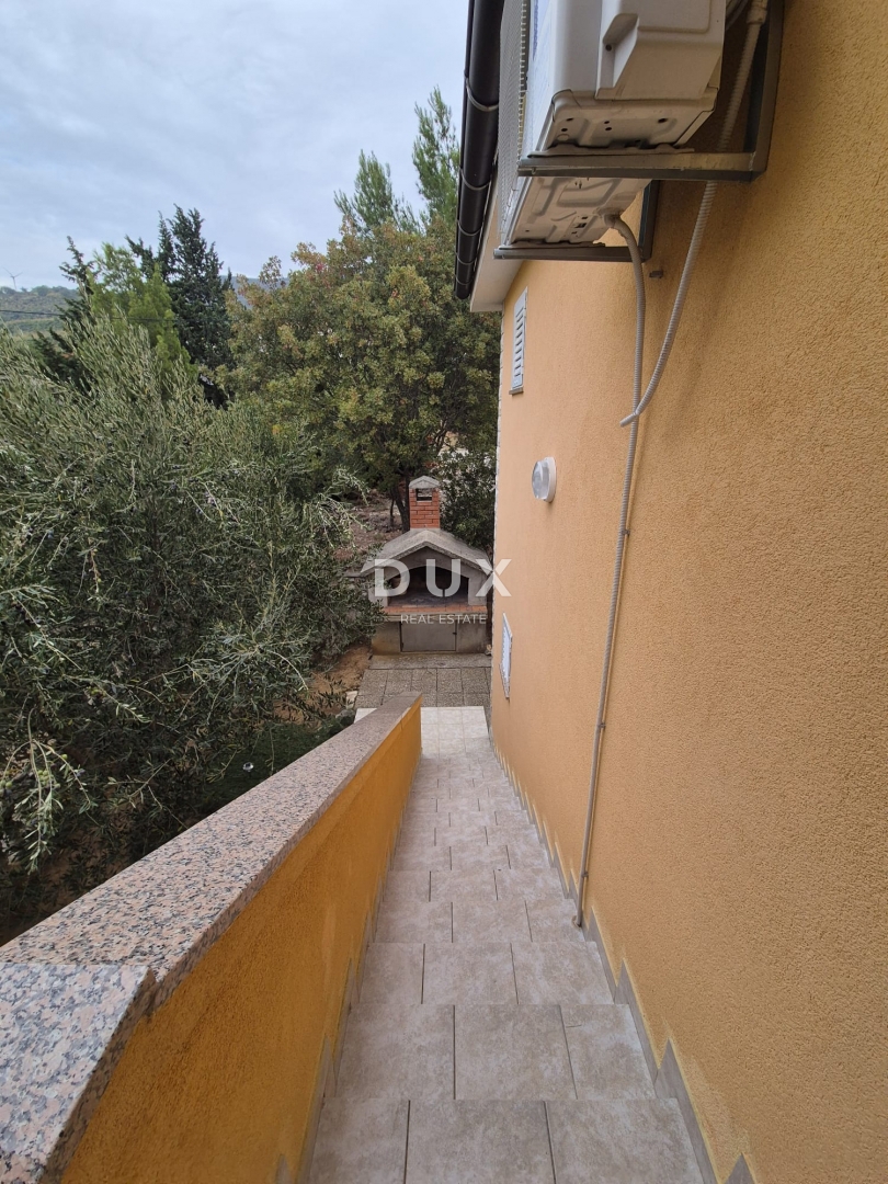 ZADAR, KARIN - OCCASIONE! Casa indipendente, a 100 m dalla spiaggia!