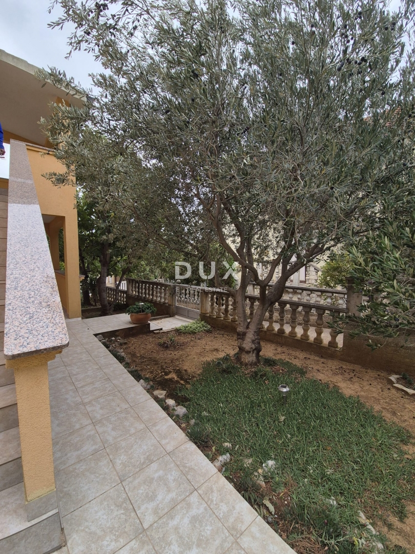 ZADAR, KARIN - OCCASIONE! Casa indipendente, a 100 m dalla spiaggia!