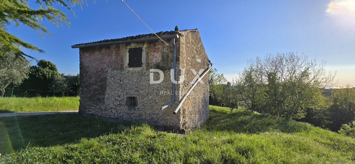 ISTRIA, MOMJAN – CASA STORICA IN PIETRA CON PROGETTO DI RISTRUTTURAZIONE