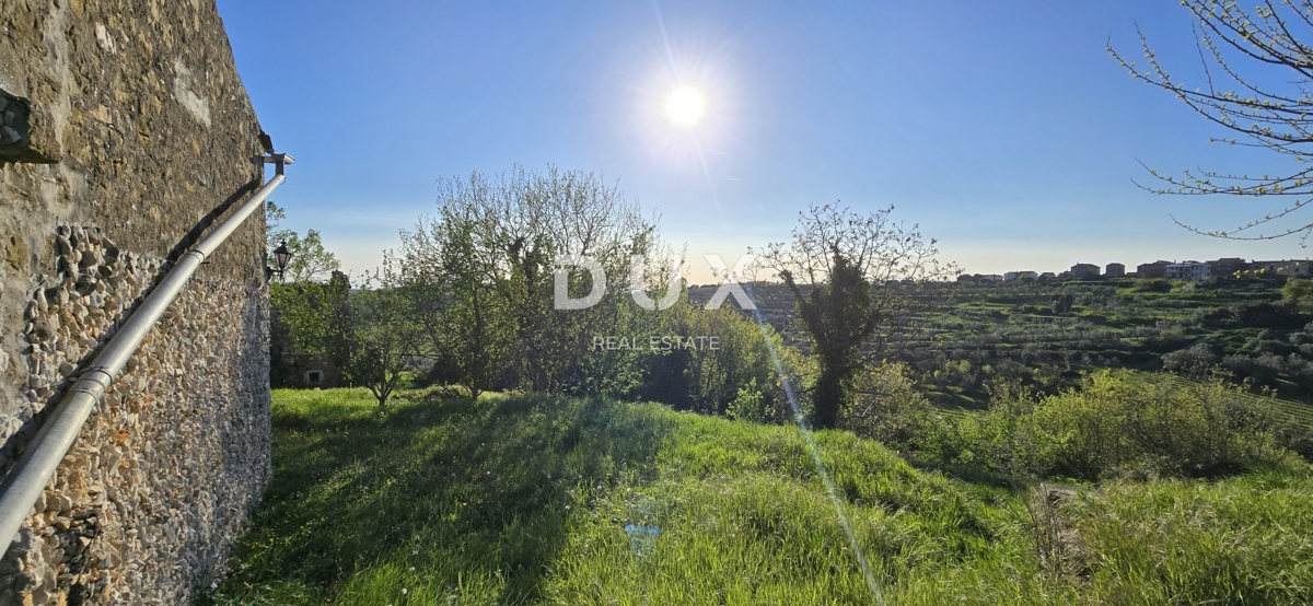 ISTRIA, MOMJAN – CASA STORICA IN PIETRA CON PROGETTO DI RISTRUTTURAZIONE