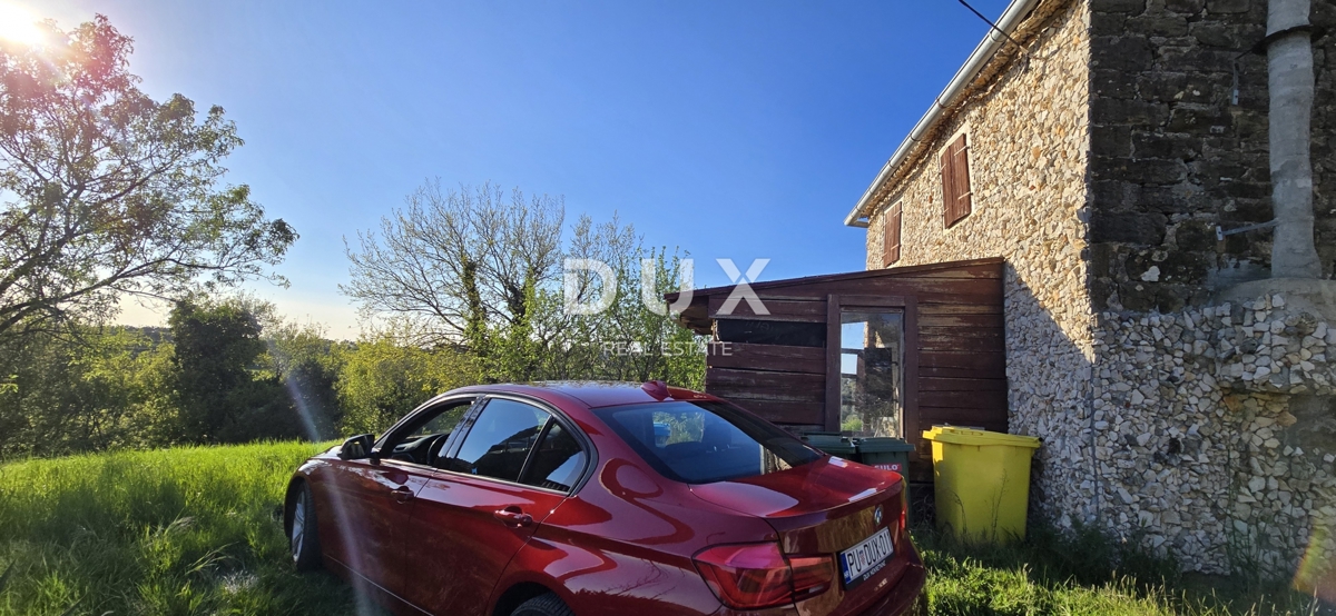 ISTRIA, MOMJAN – CASA STORICA IN PIETRA CON PROGETTO DI RISTRUTTURAZIONE