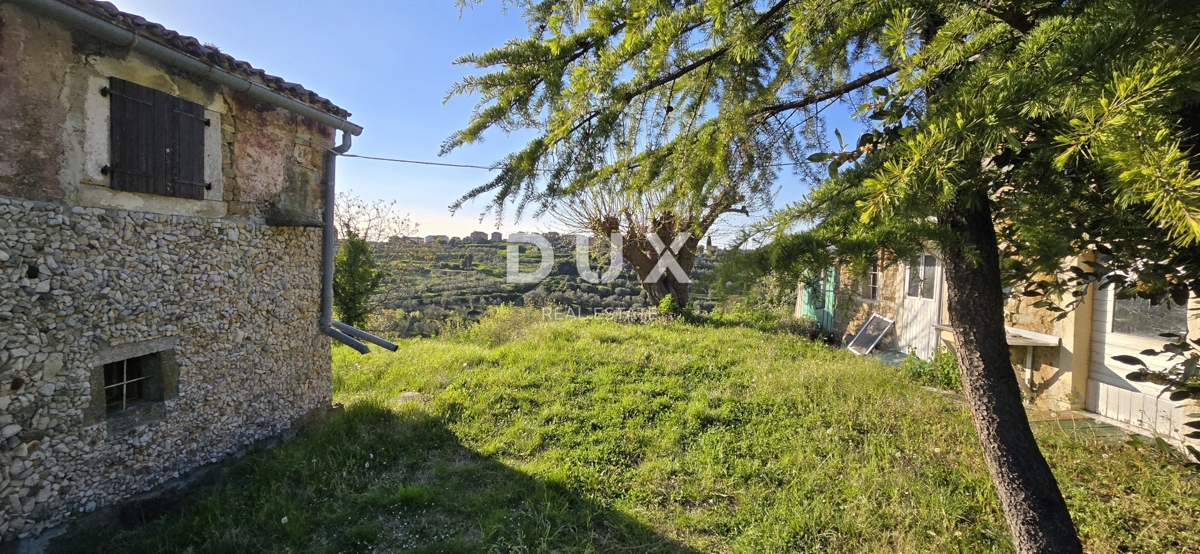 ISTRIA, MOMJAN – CASA STORICA IN PIETRA CON PROGETTO DI RISTRUTTURAZIONE