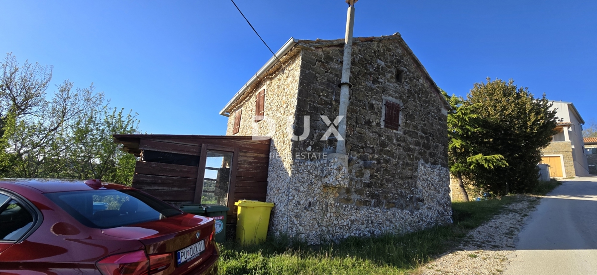 ISTRIA, MOMJAN – CASA STORICA IN PIETRA CON PROGETTO DI RISTRUTTURAZIONE