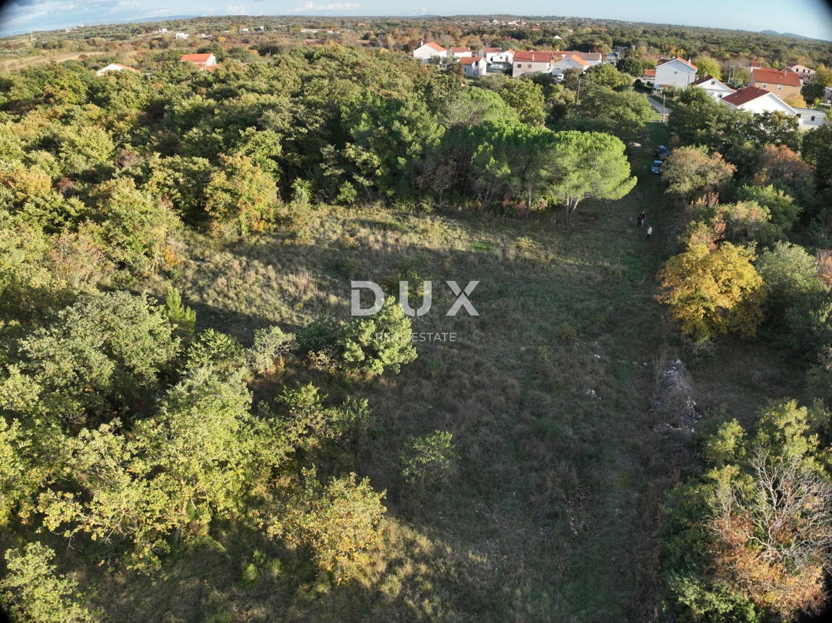 ZADAR, BRIŠEVO - Terreno edificabile in un tranquillo ambiente naturale! 698 m2! 85 €/m2!